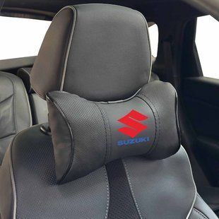 Купить Подушка на подголовник с логотипом Suzuki Экокожа 3D Цветной лого Черная-Черный кант 1 шт 91856 Подушки на подголовник - под шею