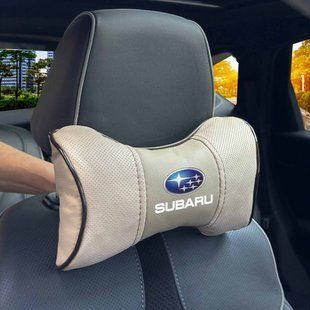 Купити Подушка на підголівник з логотипом Subaru Екошкіра 3D Кольоровий лого Бежева-Коричневий кант 1 шт 91612 Подушки на підголовник - під шию