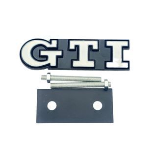Купити Емблема напис GTI у решітку 91х21мм БІЛА+Чорна окантовка метал (на кріпленнях) 90650 Емблема напис на іномарки