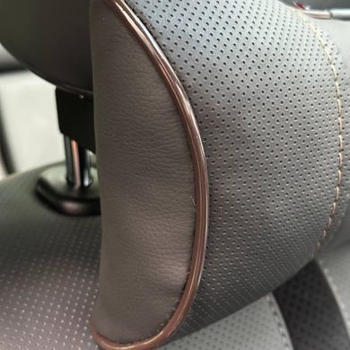 Купить Подушка на подголовник с логотипом Lada Экокожа 3D Цветной лого Черная-Коричневый кант 1 шт 91685 Подушки на подголовник - под шею