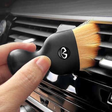 Купить Щетка с логотипом Infiniti для чистки салона автомобиля 90162 Щетки для детейлинга