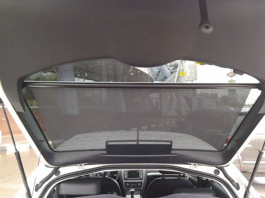 Купити Шторка сонцезахисна ролет на заднє скло Carlife 90см (Сітка Чорна з двох боків) 8167 Шторки сонцезахисні для вікон авто