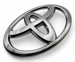 Купить Эмблема руля Toyota Хром 65х45 мм на скотче (Завод) 88428 Эмблемы на иномарки