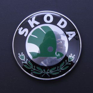 Купить Эмблема для Skoda 80 мм пластиковая 2 пукли 21582 Эмблемы на иномарки